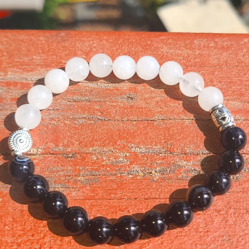 Black obsidian, white quartz braclet
